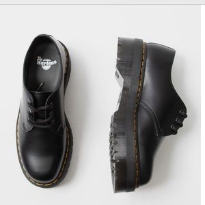 Size 9 platform Mary Jane doc martens